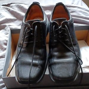 Clark's Unstructured Dress Shoe